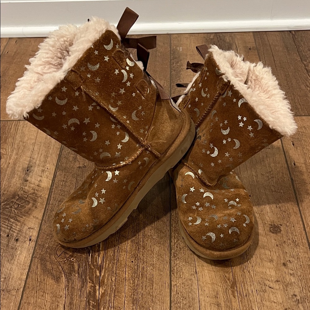 UGG Bailey Bow Moon and Stars Boot, Little Kid Size 2
